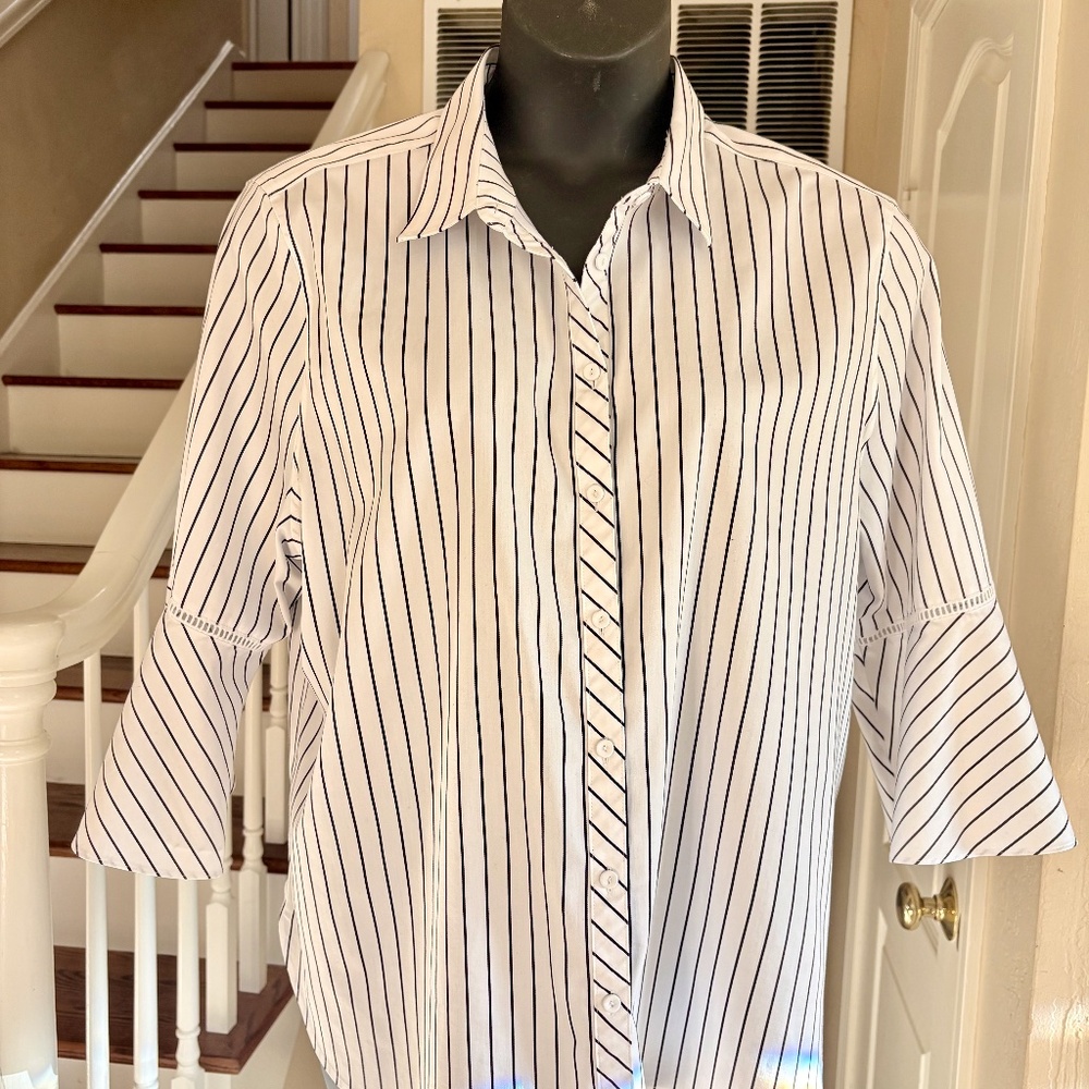 NWT Chico's White & Black No Iron Top 3/4 Flare Bell Sleeves Size 4 US 20
